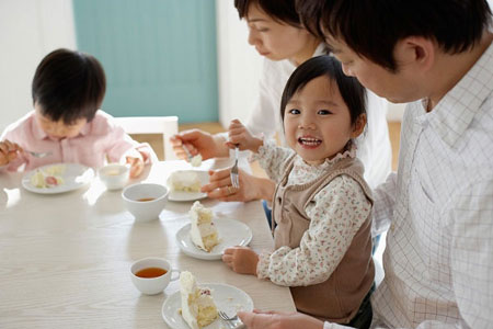Không nên cho trẻ ăn những thực phẩm quá mặn: 1 Không nên cho trẻ ăn những thực phẩm quá mặn: 1