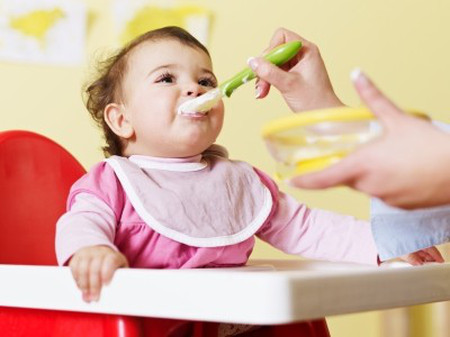 Mách mẹ cách cho rau vào bột ăn dặm hợp lý 1 Mẹ sẽ có nhiều sự lựa chọn hơn khi bé bước vào tuổi ăn dặm.