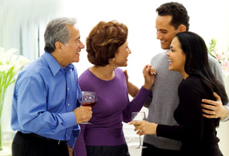 Chẳng thể làm hài lòng mẹ chồng như lời bố nói, cô đành tránh mặt bố chồng 1 Chẳng thể làm hài lòng mẹ chồng như lời bố nói, cô đành tránh mặt bố chồng 1