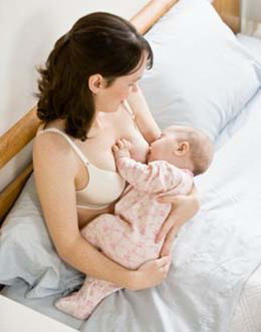 2. Không ngồi nhiều, luôn cho con bú trong tư thế ngồi 1 2. Không ngồi nhiều, luôn cho con bú trong tư thế ngồi 1