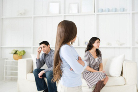 Đau đớn vì phải chịu cảnh chung chồng 1 Đau đớn vì phải chịu cảnh chung chồng 1