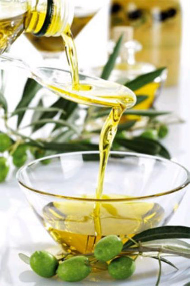 Dầu oliu giúp phụ nữ làm đẹp toàn diện 2