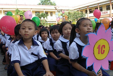 Trẻ không biết đọc, viết trước khi vào lớp 1: “Coi chừng bị cho là tâm thần” 1 Trẻ không biết đọc, viết trước khi vào lớp 1: “Coi chừng bị cho là tâm thần” 1