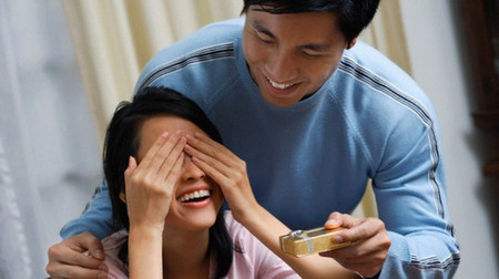 2. Anh ấy thường xuyên thể hiện tình cảm của mình 1 2. Anh ấy thường xuyên thể hiện tình cảm của mình 1
