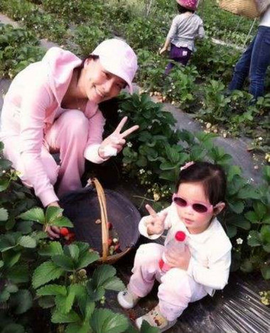 Đưa trẻ ra ngoài trời để giảm nguy cơ bị cận thị 1 Đưa trẻ ra ngoài trời để giảm nguy cơ bị cận thị 1