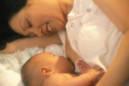 Cho con bú sữa mẹ, đường ruột của trẻ sẽ khỏe mạnh hơn 1 Cho con bú sữa mẹ, đường ruột của trẻ sẽ khỏe mạnh hơn 1