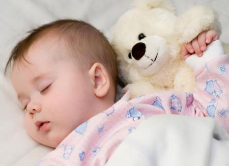 Trẻ dưới 2 tuổi không nên cho nằm gối 1 Trẻ dưới 2 tuổi không nên cho nằm gối 1