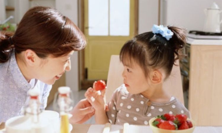 Hướng cho con biết hiểu và nghĩ cho người khác 1 Hướng cho con biết hiểu và nghĩ cho người khác 1