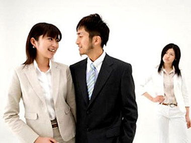 Mệt mỏi vì những hành động thân mật lạ của chồng với phái nữ 1 Mệt mỏi vì những hành động thân mật lạ của chồng với phái nữ 1