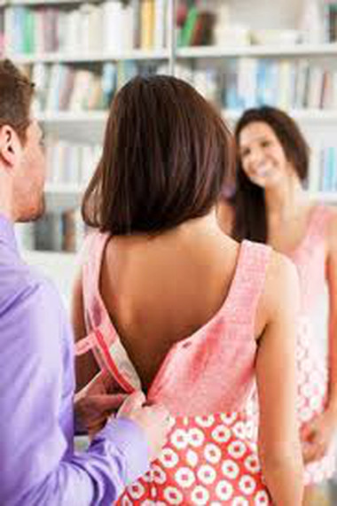 Ong hết cả đầu khi nghĩ đến vụ làm đẹp của vợ 1 Ong hết cả đầu khi nghĩ đến vụ làm đẹp của vợ 1