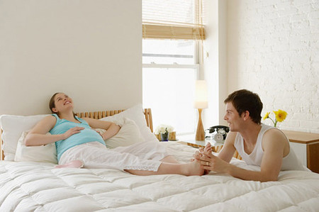 Khi chồng ốm nghén thay vợ 1 Khi chồng ốm nghén thay vợ 1