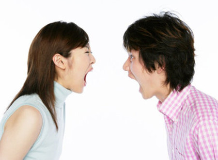 Đau đầu với cuộc chiến không cân sức của vợ và em trai 1 Nhiều khi tôi không chịu nổi cuộc chiến đấu của hai đứa trẻ con này.