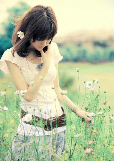 Cảm ơn em đã cho tôi tìm lại chút lãng mạn của ngày xưa 1 em non nớt vụng dại như cơn gió lạ, làm mát dịu lòng tôi giữa những trưa hè oi ả.