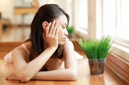 Em cam tâm đứng bên lề cuộc đời anh một cách lặng lẽ 1 Tôi đã để mặc cho tình yêu dẫn dắt tâm hồn mình