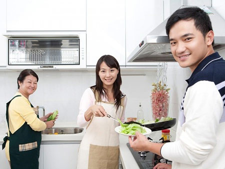 Giữ gìn hạnh phúc không hề đơn giản 1 Chị không bao giờ có thể nghĩ một ngày hôn nhân của chị sẽ đổ vỡ vì mẹ chồng.