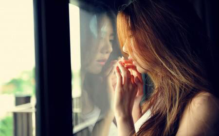 Thân em như hạt mưa sa...? (phần 7) 1 Tôi gọi anh rất nhiều nhưng anh không bắt máy, xấu hổ, tủi nhục trước mặt mọi người vỡ oà trong tôi