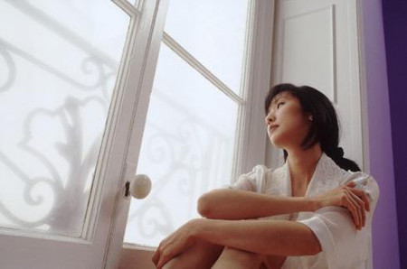 Có phải cô ấy không quên được người yêu cũ? 1 Cô ấy cũng yêu em nhưng vẫn nhớ về người cũ