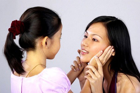 Tôi không dám ly hôn vì lo không được nuôi con 1 Con là người bạn thân duy nhất.