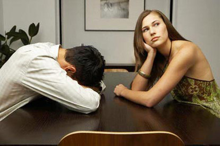 Chán toàn tập với chồng... Anh cư xử cứ như cô luôn sẵn sàng… bắt nạt anh.