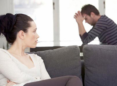 Tôi có nên sống chung với... Tôi biết tính anh rất trẻ con lại hay ích kỷ, chỉ nghĩ cho bản thân mình chứ không nghĩ cho người khác
