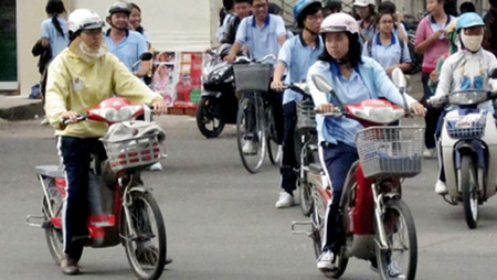 Bài toán kinh tế đã rõ 1 Người dân đi xe đạp điện nhày càng nhiều cũng vì tính tiện lợi của nó