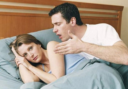 Tính ghen của chồng tôi ngày càng trở nên bệnh hoạn 1 Gần như tất cả các mối quan hệ bạn bè và những lần công ty liên hoan hay có đám cưới tôi đều không được tham gia. Đi làm suốt ngày anh ta gọi điện kiểm tra, còn bắt tôi không nghe máy được thì bắt máy... để đấy anh ta xem là tôi làm gì, ở với ai.