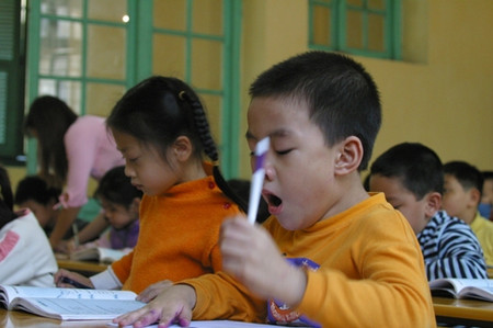 Mẹ lại phải chấp nhận... cho con đi học thêm 1 Bây giờ cô giáo nói mẹ không phải cho con đi học thêm, liệu mẹ có yên tâm.
