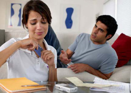 Mệt mỏi bởi tính siêu tiết kiệm của chồng 1 Vợ luôn phải nghe những bài ca thuyết giảng về tính tiết kiệm của chồng.