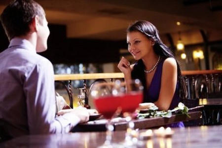 Hai họ sung sướng vì giải quyết được hai Chàng luôn thất bại ở các lần gặp mặt bởi cái miệng hay chê bai của mình.