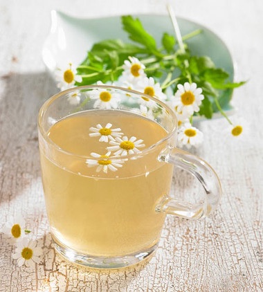 Làm dịu tâm trạng 1 Trà hoa cúc tốt cho sức khỏe khi biết dùng hợp lý.