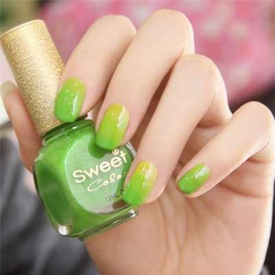 Những mẫu nail bóng được yêu thích trong mùa hè 10