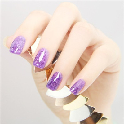 Những mẫu nail bóng được yêu thích trong mùa hè 4