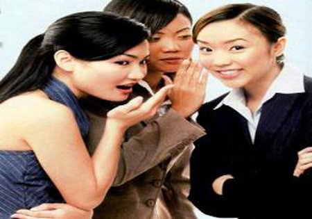 Khổ vì... Nhều gia đình rơi xướng vực của sự đổ vỡ cũng bởi "tổng đài buôn" của hàng xóm.