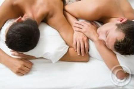 Tôi có nên chấm dứt cuộc tình đồng tính đau khổ này không? 1 Tôi cảm thấy hạnh phúc với tình yêu này nhưng tình cảm đó chỉ được trong thời gian rất ngắn.