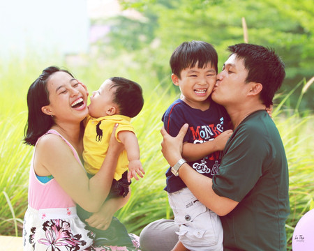 Ai cũng có ước mơ được sống hạnh phúc, êm ấm 1 Ai cũng mong có một gia đình đầm ấm, hạnh phúc.