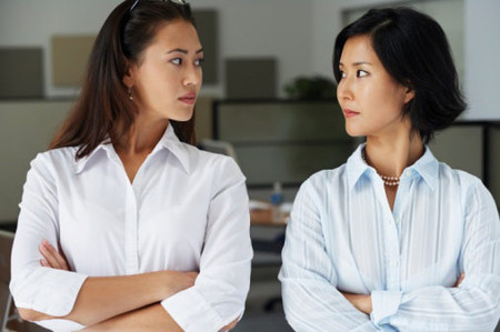 Ly hôn vì không chịu được bà mẹ chồng quái gở 1 không hiểu sao, mỗi lần bực mình chuyện gì đó, bà Mỹ lại bóng gió xa gần ám chỉ