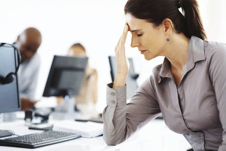 Luôn trong tình trạng thèm ăn 1 Thiếu ngủ là mọt trong những nguyên nhân làm bạn thấy mệt mỏi và không tập trung được vào công việc.