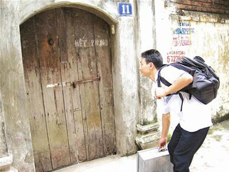 Những bước chân đầu tiên trên đường đời (Phần 1) 1 Nó bước những bước bỡ ngỡ đầu tiên để hòa nhập vào nhịp sống mới