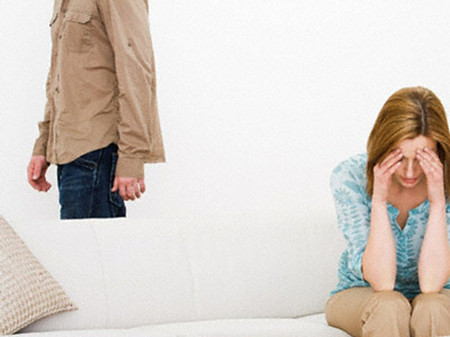 Tôi có nên dừng lại đám cưới với anh? 1 Mới đăng ký ban tháng mà anh đã bỏ đi 2 nhà đi 2 lần.