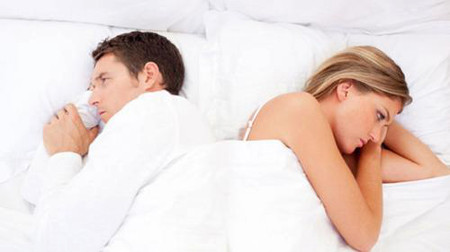 Tôi có nên ly hôn với vợ hay tiếp tục sống như vậy? 1 Vợ luôn tìm cách né tránh tình cảm với chồng.