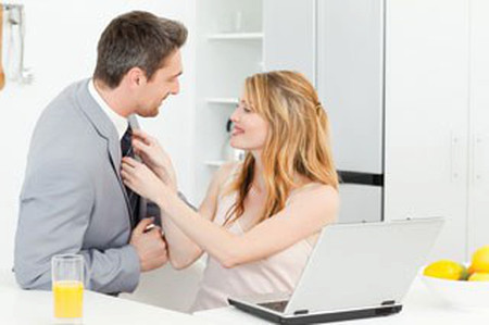 Phải làm sao để giữ chồng? 1 Lúc nào chị cũng lo chu toàn cho chồng.