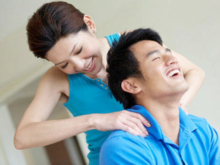 Hạnh phúc gia đình là cả một sự cố gắng 1 Quan tâm đến chồng là cả một nghệ thuật.