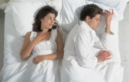 Tôi đã hết tình cảm với chồng khi anh đón con riêng trước đây về ở cùng 1 Tôi không đủ cam đảm nói ra "Em không còn thương anh nữa".