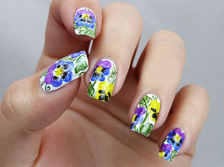 Mẫu nail hoa vô cùng dịu dàng và lãng mạn 2 Mẫu nail hoa vô cùng dịu dàng và lãng mạn 2