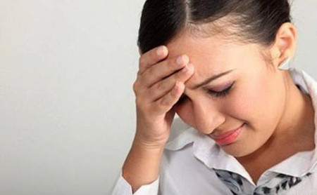 Chồng nói xấu tôi và gia đình với tình cũ 1 Chẳng thà anh cầm dao đâm thẳng vào tim tôi cho rỉ máu, đằng này anh ta lại xúc phạm tới danh dự của tôi