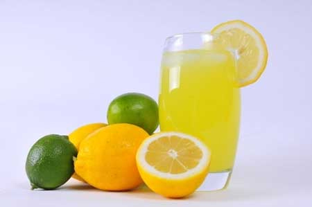 3. Uống nước sinh tố 1 Nước sinh tố giúp bạn bổ sung đủ nước, dưỡng chất và muối khoáng quan trọng cho cơ thể