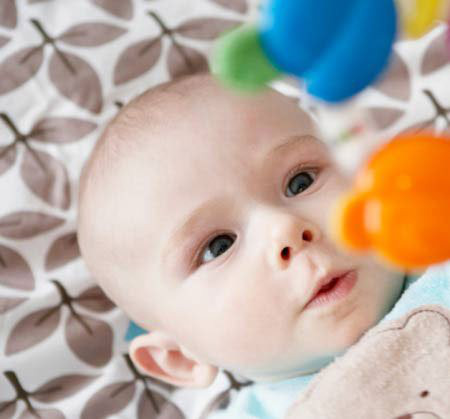 Trẻ sơ sinh đến 3 tháng tuổi: Trẻ bắt đầu thích nghi với môi trường bên ngoài 1