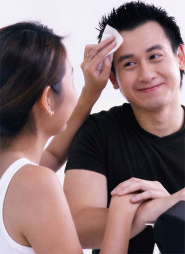 Mình xin con nuôi anh nhé! 1 Những năm tháng tươi đẹp của hai vợ chồng khiến cô không thể "phản bội" chồng được.