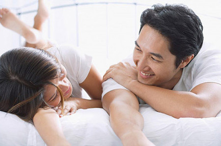 Những thắc mắc liên quan đến vấn đề sex mà bạn nên biết 1 quan hệ trung bình khoảng 103 lần/ năm, hay ít nhất một lần/ tuần, sẽ kích thích lượng testosterone sản sinh nhiều hơn, chất lượng “yêu” vì thế cũng được cải thiện đáng kể.