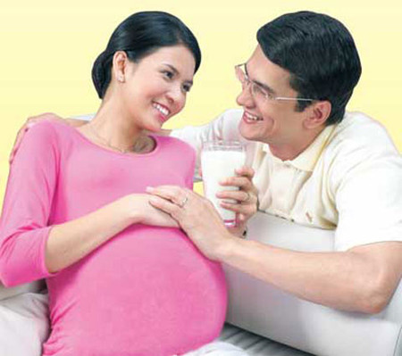 Dinh dưỡng và thể dục khi mang thai 3 tháng giữa 1 bạn hãy tranh thủ ăn nhiều thực phẩm có lợi cho sức khỏe, những thức phẩm nhiều đạm như cá, trứng, sữa, thịt...